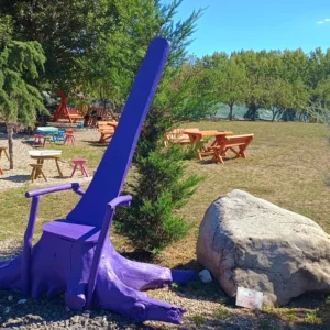 casuta-rasturnata-castelul-vrajitoarelor-si-padurea-colorata-v0-2if6nu9l52rf1